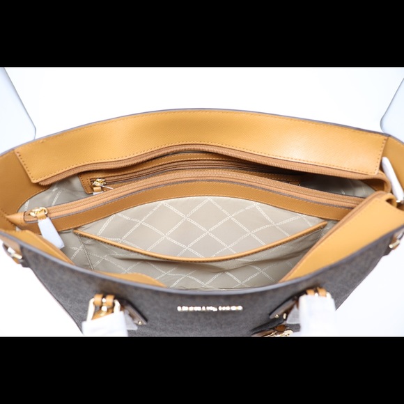 Michael Kors Voyager Medium Multifunction Tote - Brand New Authentic - Picture 13 of 15